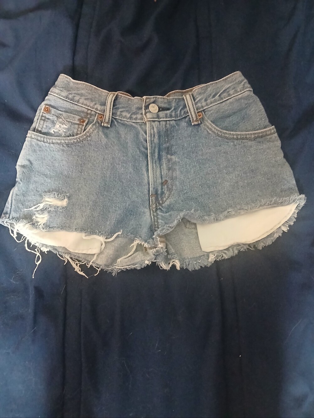 Levi's Studed Denim Cutoff Shorts Light Wash Distressed High Waisted Size 28